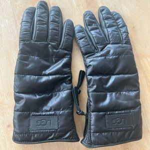 UGG woman’s gloves size Small